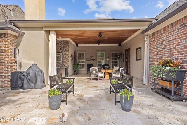 404 Dunnottar Place, Lafayette, LA 70503