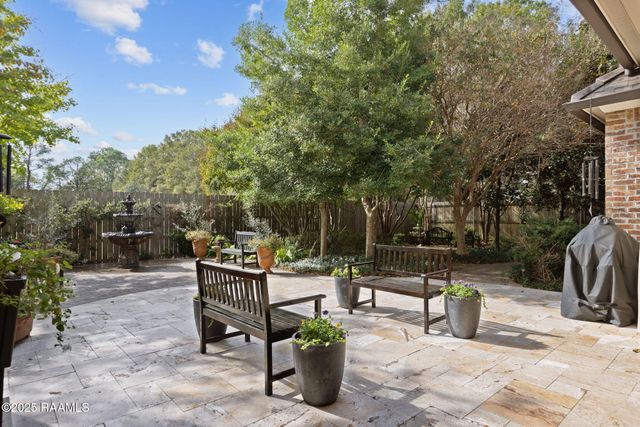 404 Dunnottar Place, Lafayette, LA 70503