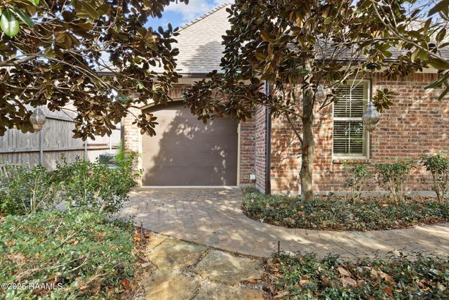 404 Dunnottar Place, Lafayette, LA 70503