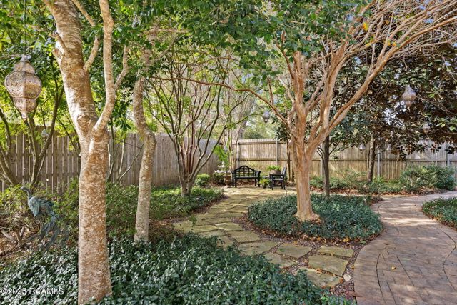 404 Dunnottar Place, Lafayette, LA 70503