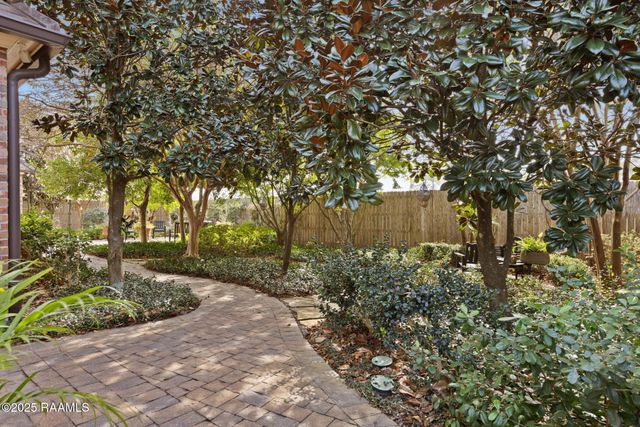 404 Dunnottar Place, Lafayette, LA 70503