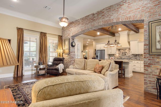 404 Dunnottar Place, Lafayette, LA 70503