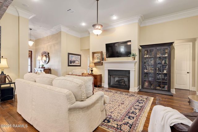 404 Dunnottar Place, Lafayette, LA 70503