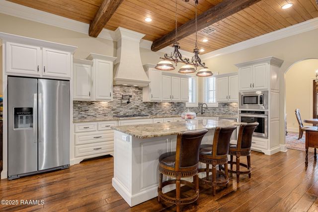 404 Dunnottar Place, Lafayette, LA 70503