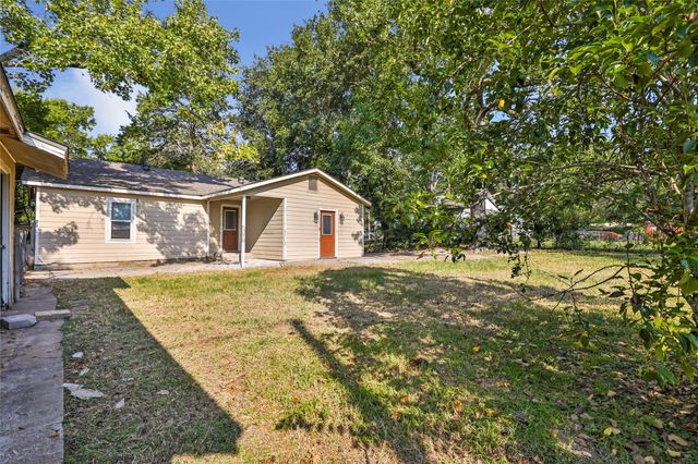 2717 Old Houston Road, Huntsville, TX 77340