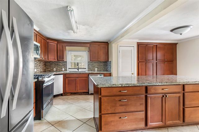 2717 Old Houston Road, Huntsville, TX 77340