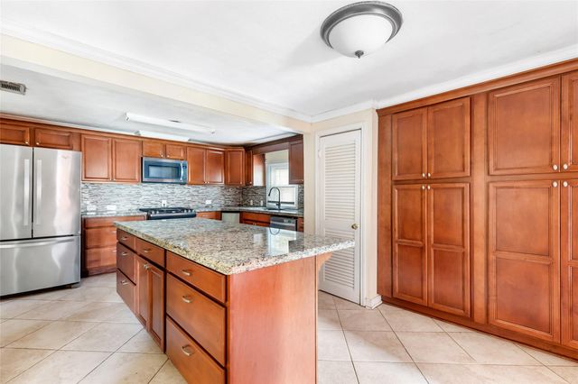 2717 Old Houston Road, Huntsville, TX 77340