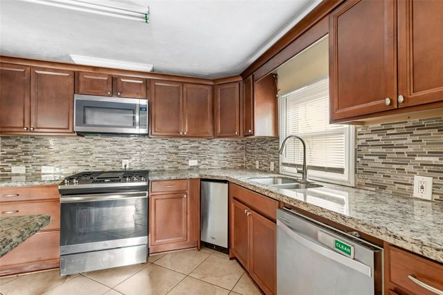 2717 Old Houston Road, Huntsville, TX 77340