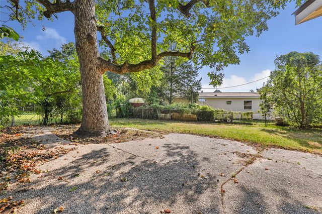 2717 Old Houston Road, Huntsville, TX 77340