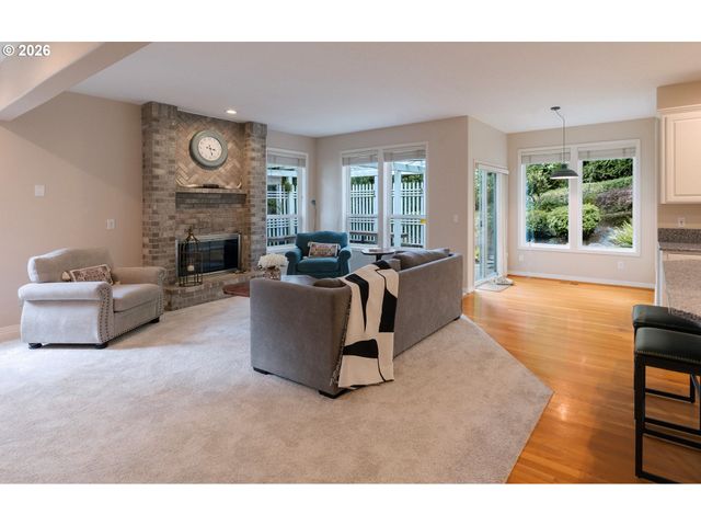 3821 FAIRHAVEN Dr, West Linn, OR 97068