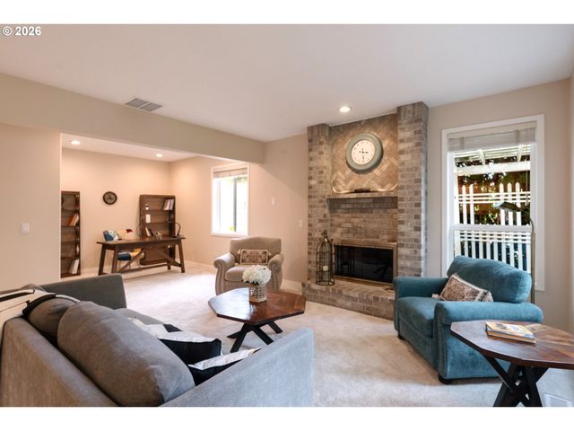 3821 FAIRHAVEN Dr, West Linn, OR 97068