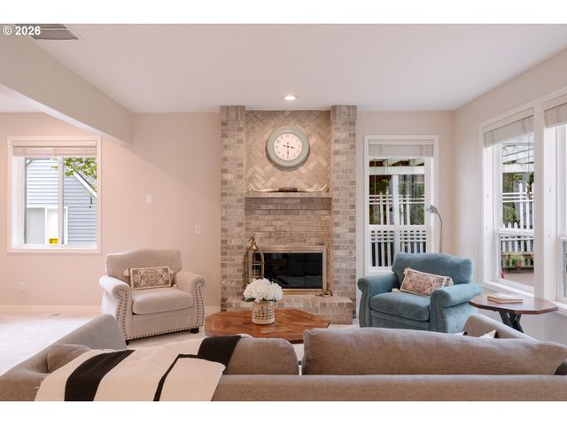 3821 FAIRHAVEN Dr, West Linn, OR 97068