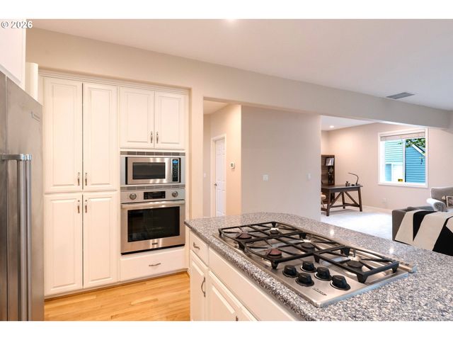 3821 FAIRHAVEN Dr, West Linn, OR 97068