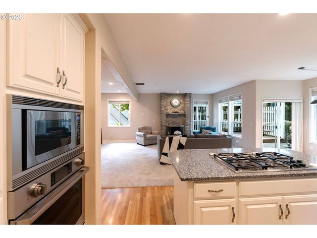 3821 FAIRHAVEN Dr, West Linn, OR 97068