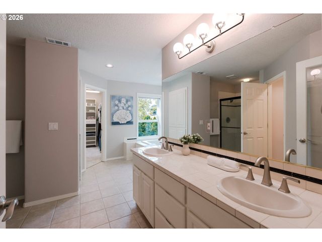 3821 FAIRHAVEN Dr, West Linn, OR 97068