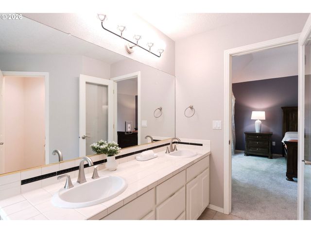 3821 FAIRHAVEN Dr, West Linn, OR 97068