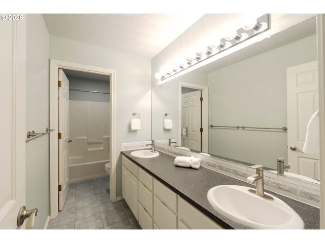 3821 FAIRHAVEN Dr, West Linn, OR 97068