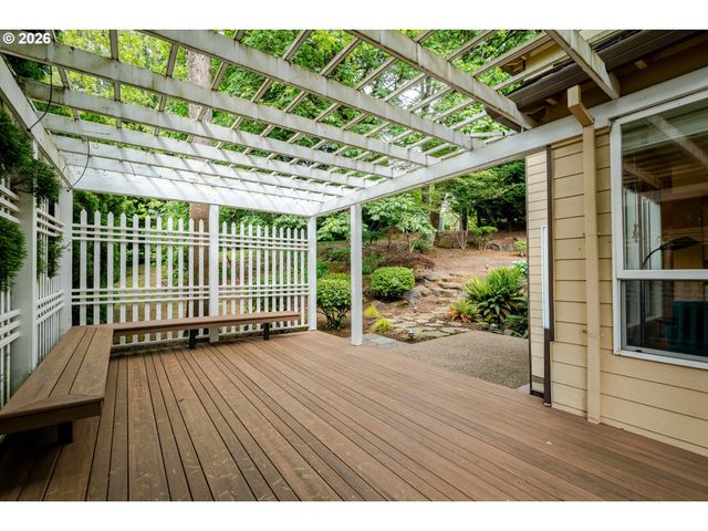 3821 FAIRHAVEN Dr, West Linn, OR 97068