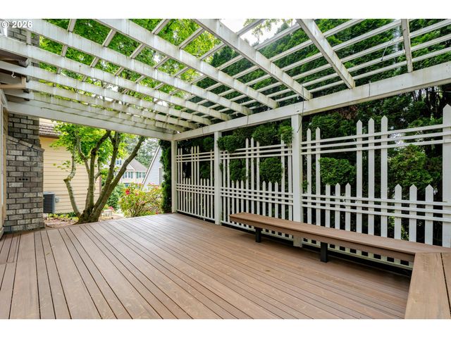3821 FAIRHAVEN Dr, West Linn, OR 97068