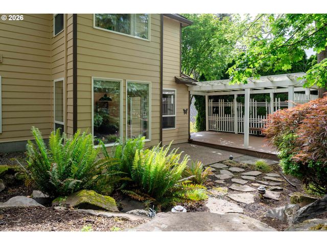 3821 FAIRHAVEN Dr, West Linn, OR 97068