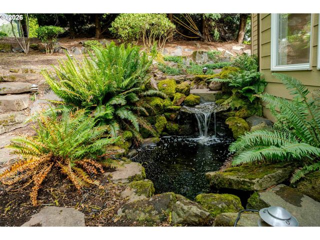3821 FAIRHAVEN Dr, West Linn, OR 97068