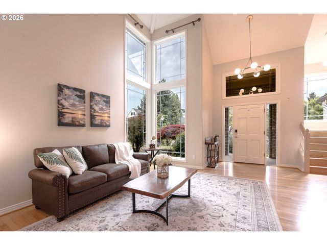 3821 FAIRHAVEN Dr, West Linn, OR 97068
