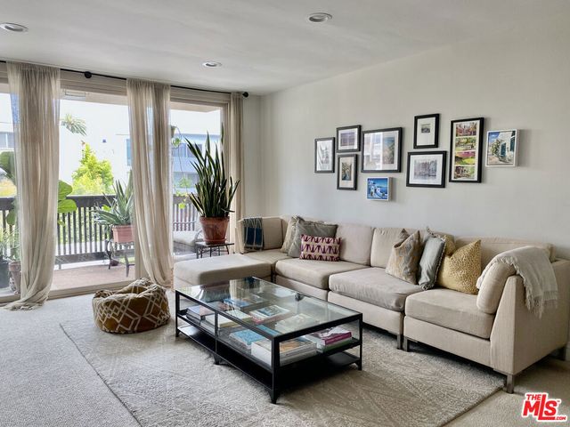 809 S Bundy Drive 202, Los Angeles, CA 90049