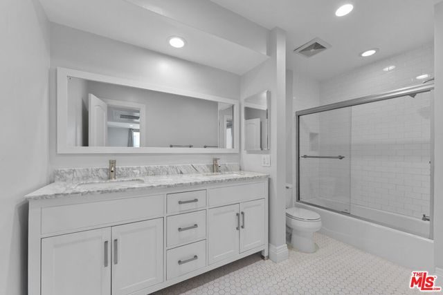809 S Bundy Drive 202, Los Angeles, CA 90049