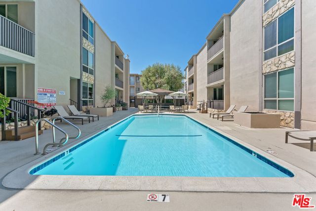 809 S Bundy Drive 202, Los Angeles, CA 90049
