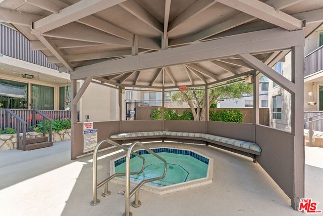 809 S Bundy Drive 202, Los Angeles, CA 90049