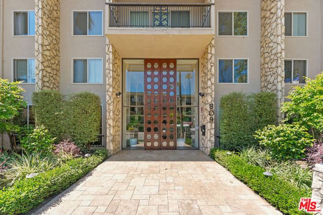 809 S Bundy Drive 202, Los Angeles, CA 90049