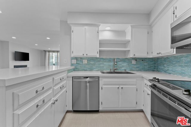 809 S Bundy Drive 202, Los Angeles, CA 90049