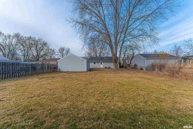 112 BRIARGATE Road, Washington, IL 61571