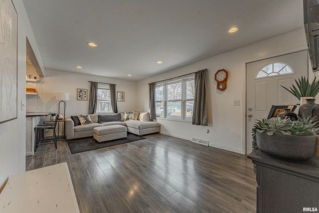 112 BRIARGATE Road, Washington, IL 61571