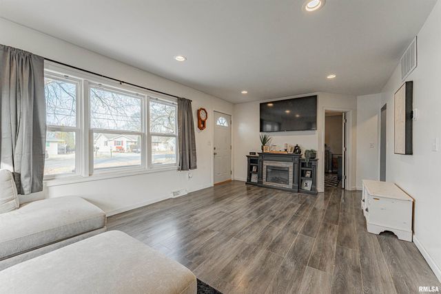 112 BRIARGATE Road, Washington, IL 61571