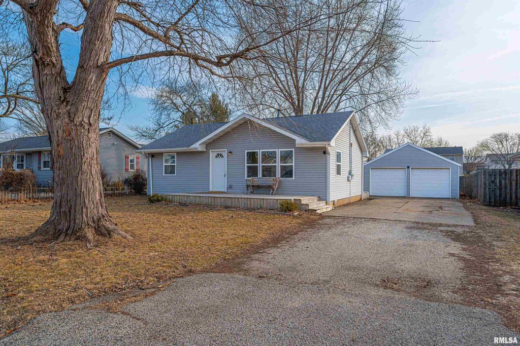 112 BRIARGATE Road, Washington, IL 61571