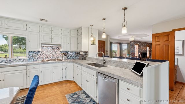 201 County Road 3006 Road, Bartlesville, OK 74003