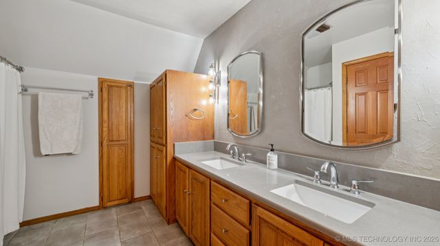 201 County Road 3006 Road, Bartlesville, OK 74003