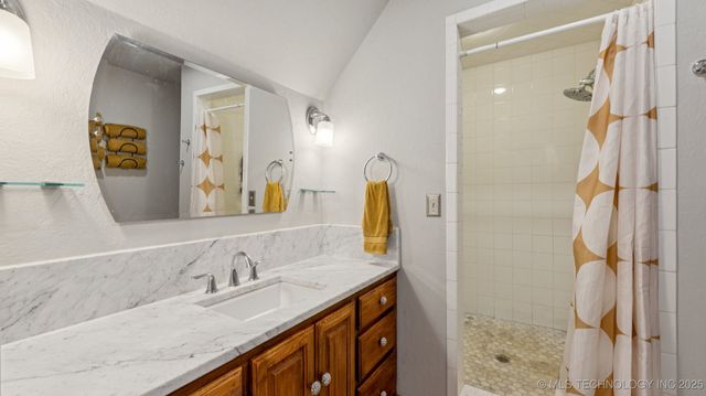 201 County Road 3006 Road, Bartlesville, OK 74003