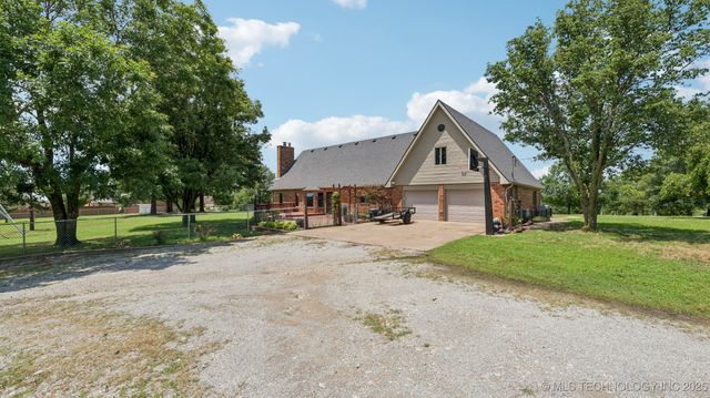 201 County Road 3006 Road, Bartlesville, OK 74003