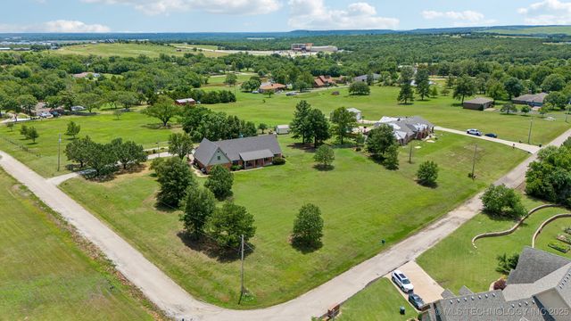 201 County Road 3006 Road, Bartlesville, OK 74003
