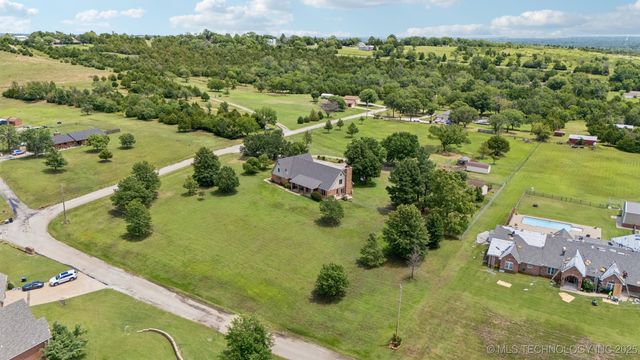 201 County Road 3006 Road, Bartlesville, OK 74003
