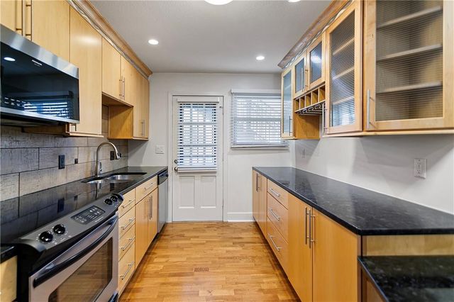 4614 HOLLY Street 3, Kansas City, MO 64112