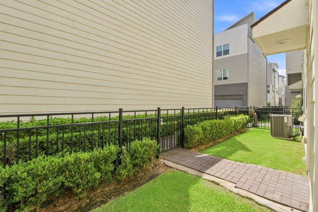 2730 Eado Edge Court, Houston, TX 77020