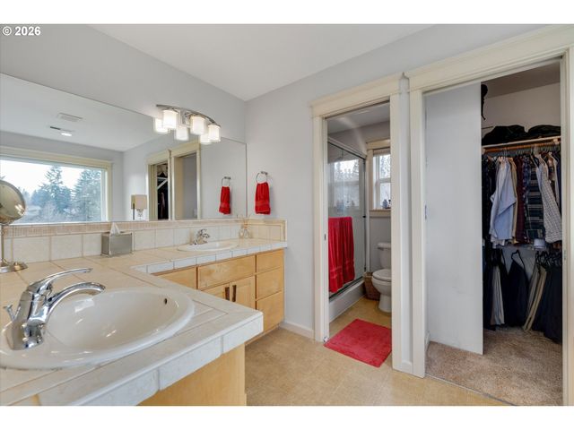 11335 LEGATO Dr, Oregon City, OR 97045