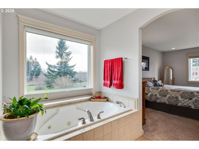 11335 LEGATO Dr, Oregon City, OR 97045