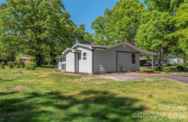 404 Dogwood Lane, Statesville, NC 28625