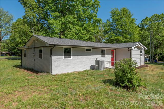 404 Dogwood Lane, Statesville, NC 28625