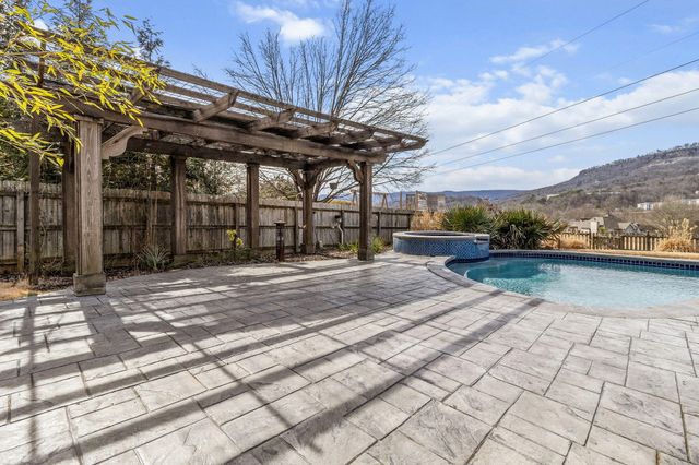 292 Horse Creek Drive, Chattanooga, TN 37405