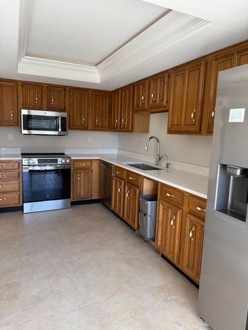 5250 Woodland Lakes Drive 130, Palm Beach Gardens, FL 33418